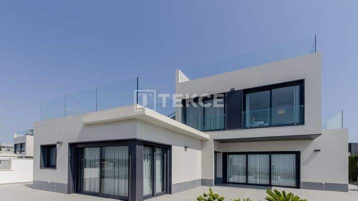 Fantastic Beach-side Detached Villas Located in Alicante