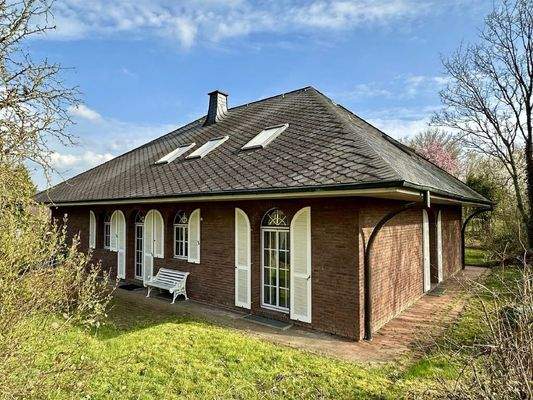 Gartenansicht mit Küchenterrasse