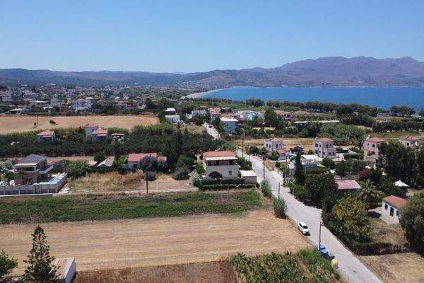 Kreta, Tavronitis: Ausgezeichnetes Grundstück in Meeresnähe zum Verkauf