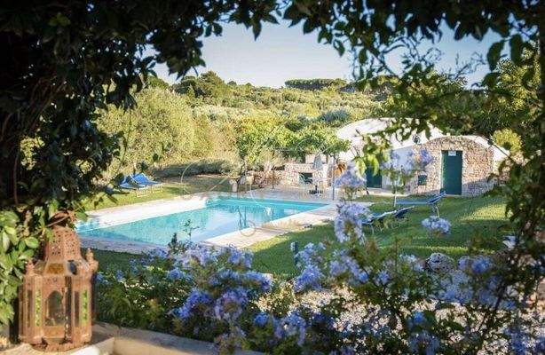 Ostuni – herrliches Areal mit Trulli und Pool