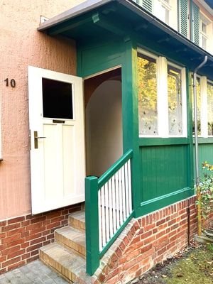 Hauseingangstür und Veranda.jpg
