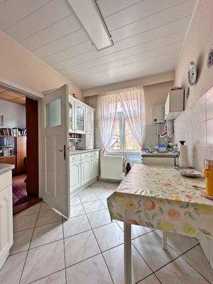 Küche mit Blick zum Innenhof