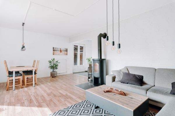 Wohnzimmer mit Kamin