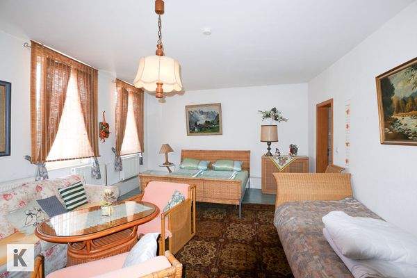 geräumiges Fremdenzimmer 