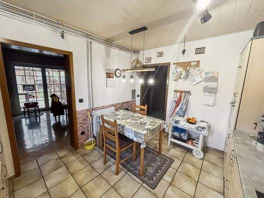 Küchenansicht zum Essbereich