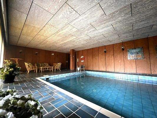 Pool + Loungebereich.JPEG