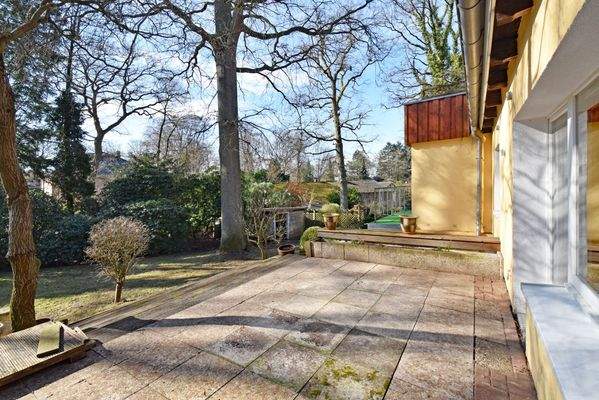 großzügige Terrasse