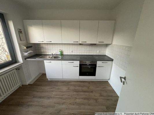 Küche mit Einbauküche