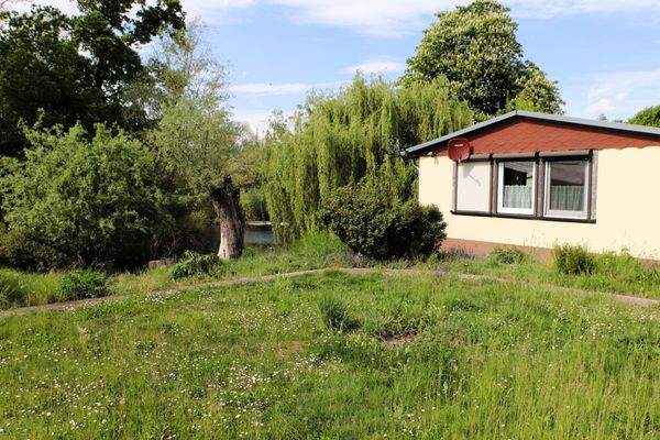 Teich und Ferienhaus