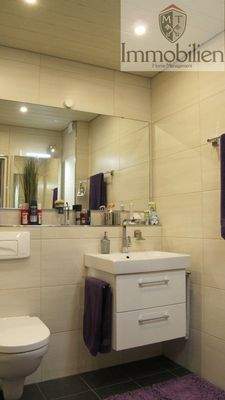 Badezimmer mit Dusche aus 2020