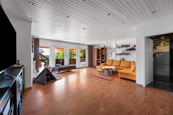 Großzügiges Wohnzimmer