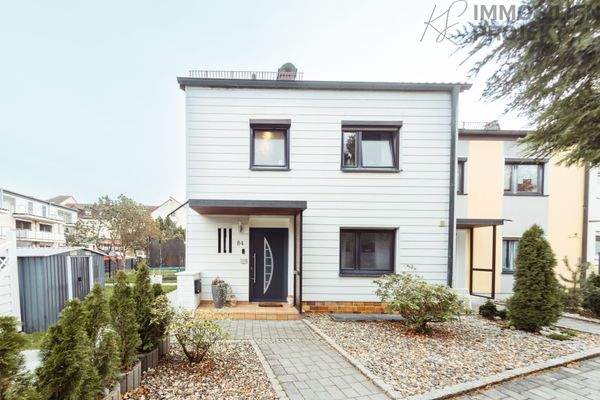 Eingangstüre mit Vorgarten