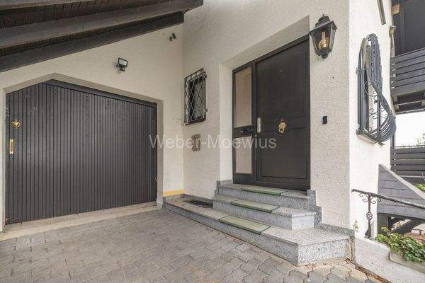 3472 Eingangsbereich mit Garage