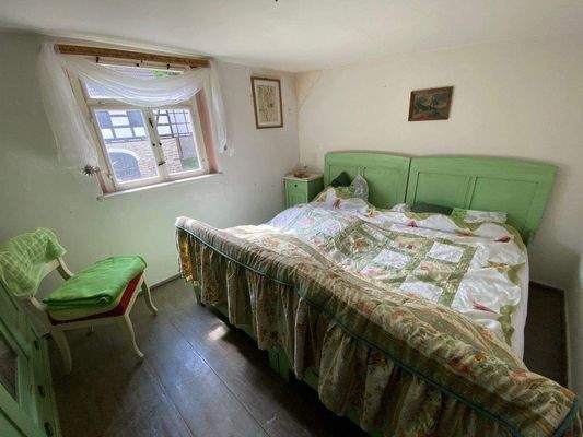 47 Schlafzimmer 1, der grüne Salon... (2).jpg