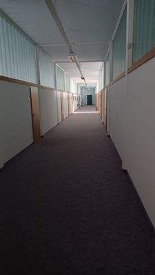 Zweites OG im Bürogebäude