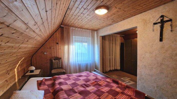 V1641 Eltern- und Ankleidezimmer