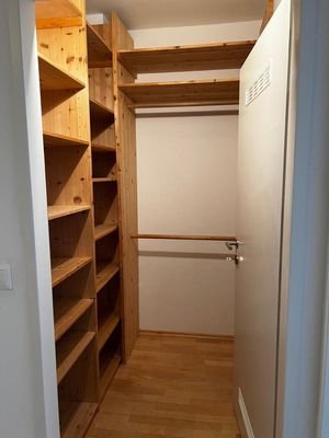 Garderobe OG