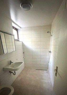 Duschbad im UG  Einliegerwohnung.jpg