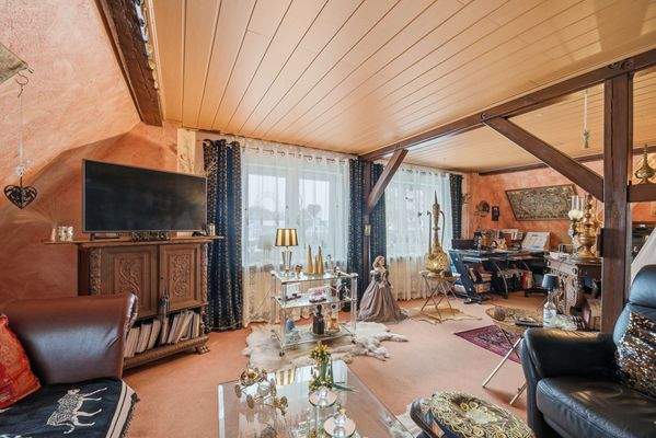 Großzügig geschnittenes Wohnzimmer 