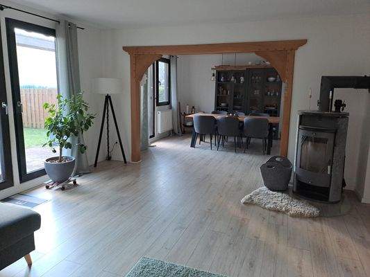 Wohnzimmer/Essbreich mit Ofen