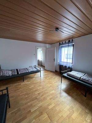 Schlafzimmer 1 - EG 2.jpg