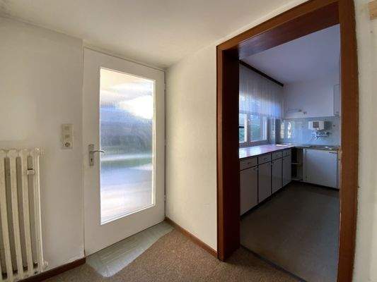 Hauswirtschaftsraum m. Blick auf Küche