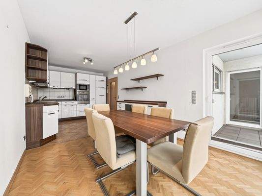 Küche und Esszimmer