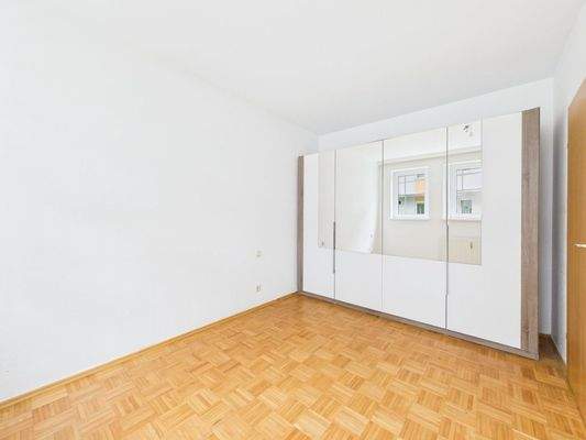 CAM04191G0-PR0057-STILL007