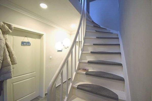 EG Flur und Treppenaufgang