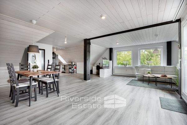 Offenes Wohnkonzept: Wohn- und Essbereich DG Maisonette-Wohnung 