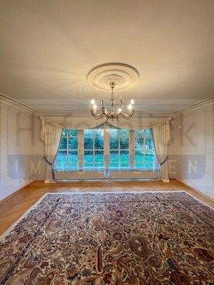 Wohnzimmer lichtdurchflutet