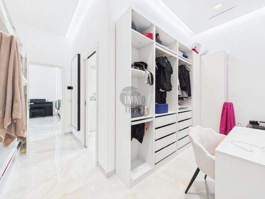 Ankleide zum Zimmer 1