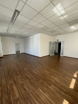 Büro-/Praxisflächen