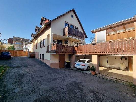 Haus-Hof-Garage-Terrasse-Whirlpool