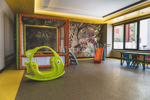 Beachfront Property in a Complex with Pool in Mahmutlar Alanya