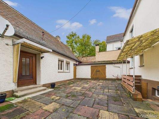 Innenhof mit Zugang Nebengebäude