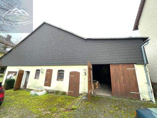 40 Scheune mit Zufahrt