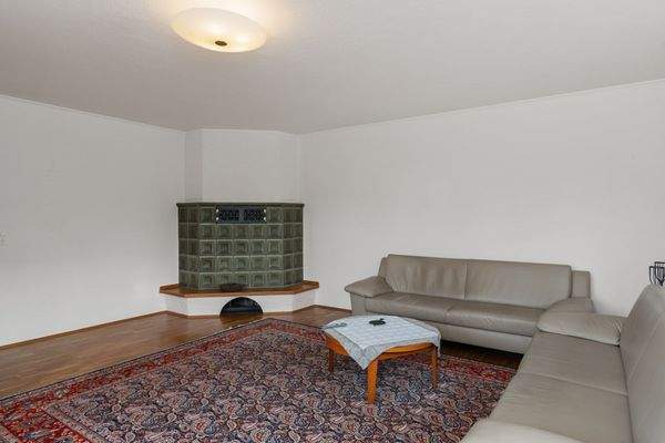 Wohnzimmer EG mit Kachelofen