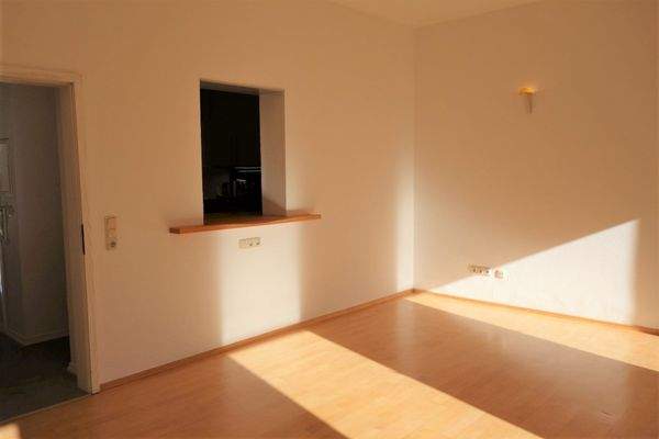 1 OG Wohnung Küche Durchreiche