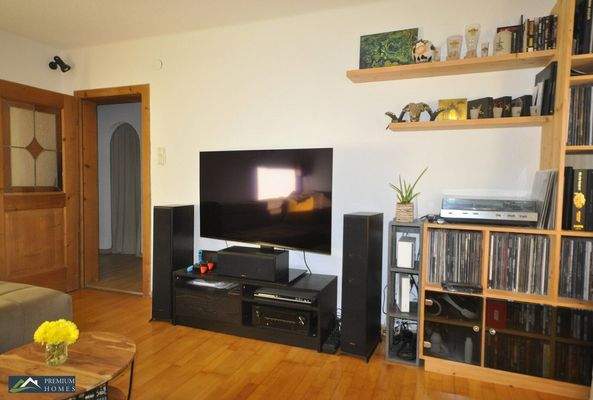 Moderne 3-Zimmer-Eigentumswohnung - TV-Wand im Wohnzimmer