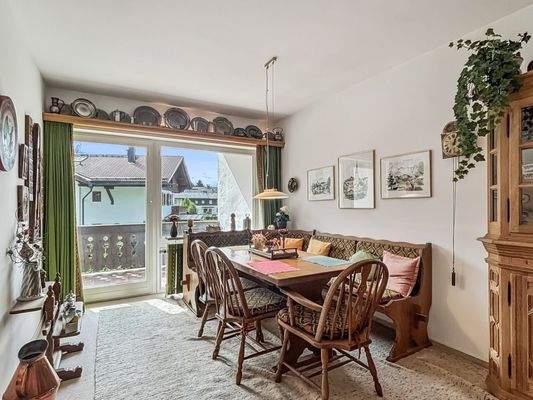 Esszimmer mit Balkon