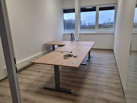 Büroraum 4- möbliert