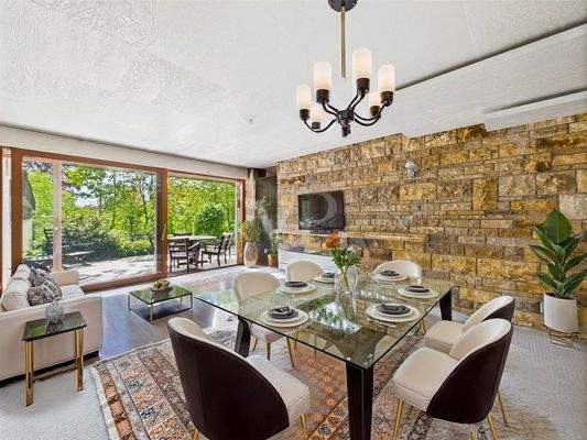 Esszimmer KI generiert