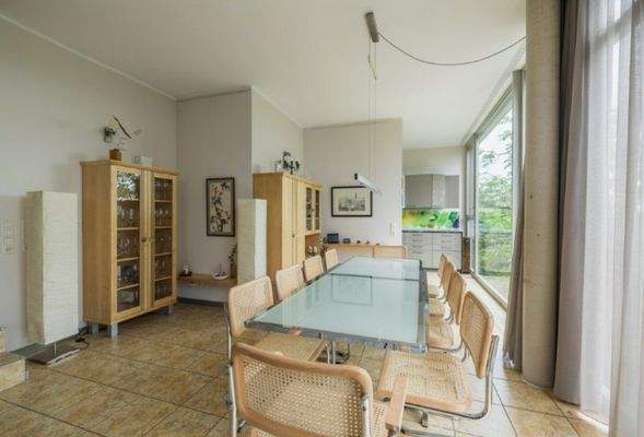 Essbereich mit Blick zur Küche