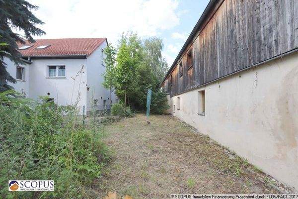 Grünfläche am Haus