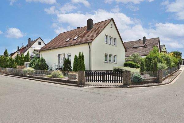 Hausansicht - Eingang- und Giebelseite