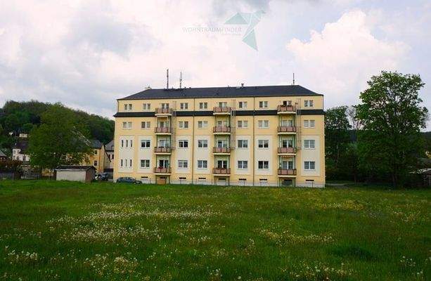 Hausansicht mit Balkon