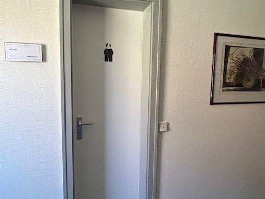 WC Herren.jpg