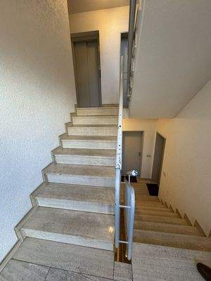 Treppenhaus - Zugang zum Aufzug