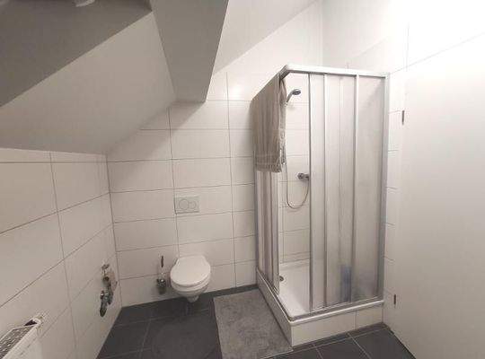 Bad mit Dusche Bild 2